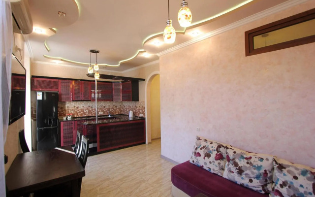 Amiryan street 1 bedroom Deluxe apartment With Balcony AM104