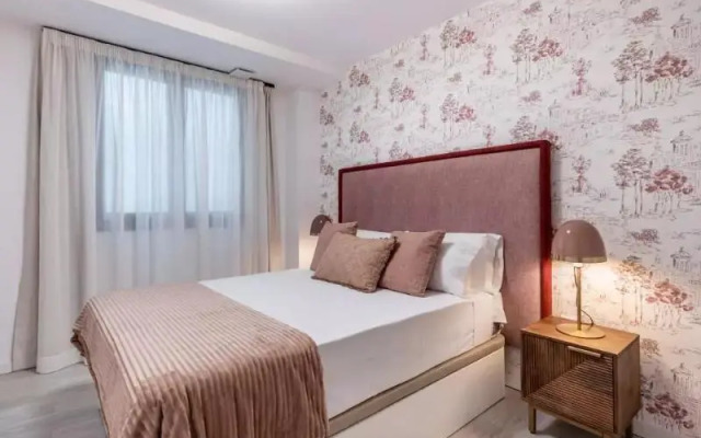 Apartamentos Puerta Elvira Suites 3000