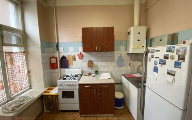 Apartment on Pestelya 4