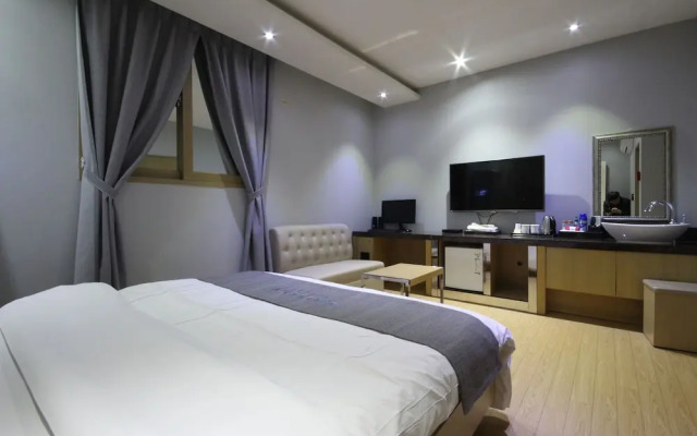 Gallery Hotel