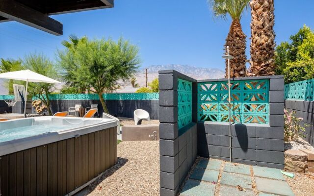 Modern Desert Oasis