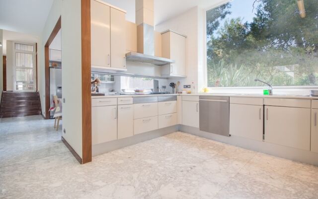 Luxury Beachfront Villa in Tarragona TH 63