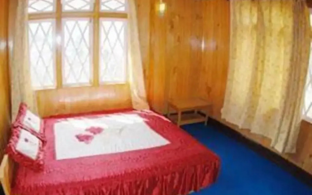 Hotel Cliff View Residency