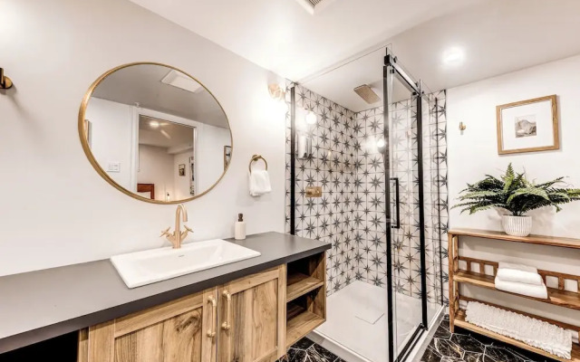 Majestic 3-Bedroom Designer Apartment