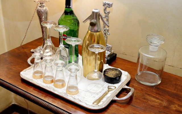 Town House - Treasurerome Collection