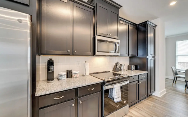 2 Mi to Uptown Charlotte: Family Townhome!