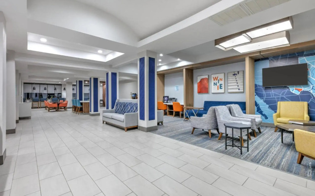 Holiday Inn Express Hotel & Suites Winnie by IHG