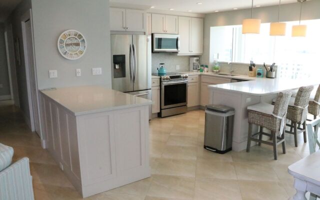 Jamaica Royale - 804 - 2 Br Condo