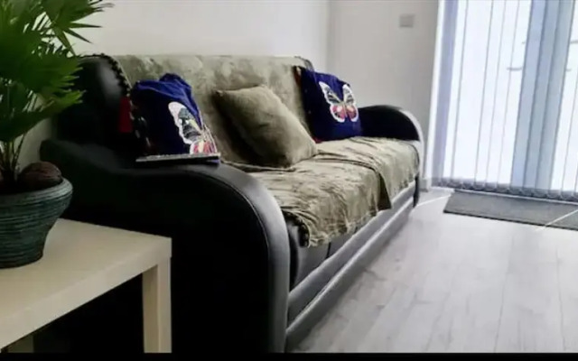 1br-sleeps3-parking-nearcitycentre-shoppingcentre