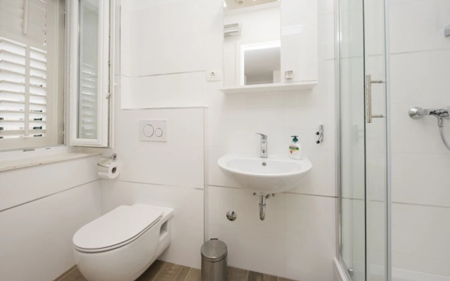 InMotion Luxury Rooms