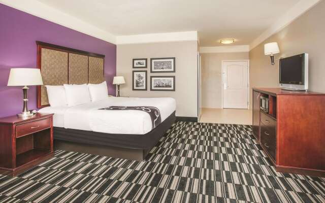 La Quinta Inn & Suites by Wyndham Dallas South-DeSoto