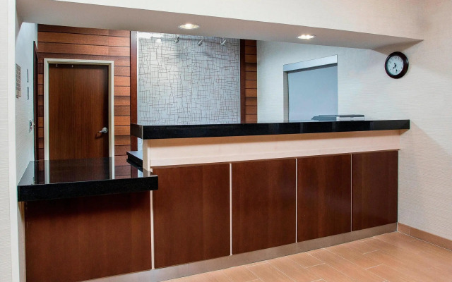 Fairfield Inn & Suites Victoria