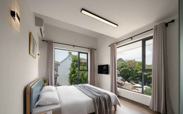 Castle peak yard Inn Guilin