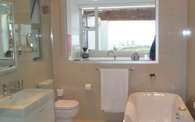 121 Ocean View Drive Studio Apartment