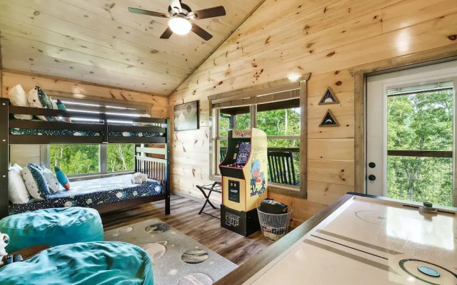 Eagle Splash Vista| Pool Projector, Pet Friendly, Game Room