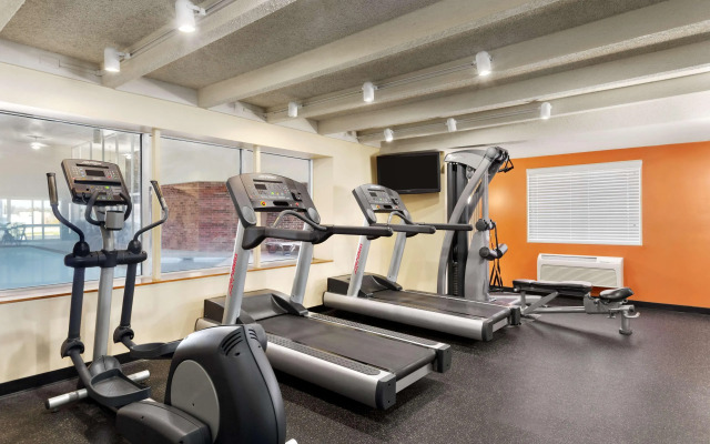 Country Inn & Suites by Radisson, Woodbury, MN