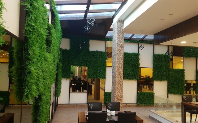 Laperla Hotel