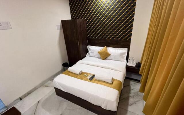 Hotel Plaza Rooms - Prabhadevi Dadar