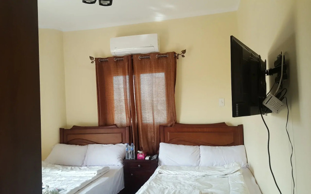 Royal pyramids Inn