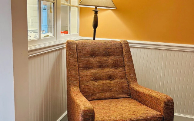 County Clare Irish Hotel & Pub