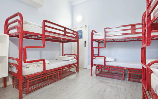 Astor Victoria Hostel - Adults Only