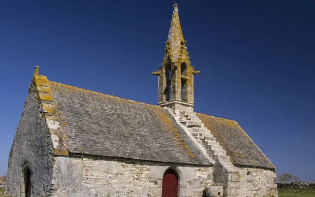 Stone House in Pont-l'abbe Near La Torche