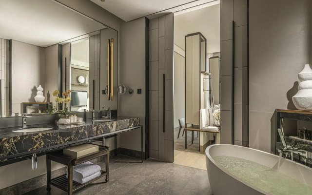 Four Seasons Bangkok at Chao Phraya River