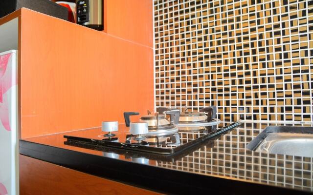 Parquette Studio Green Lake Apartment near Ciputat By Travelio