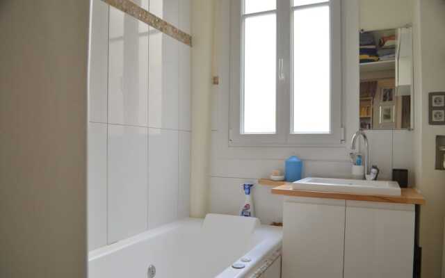 Bright Montmartre 1 Bedroom Flat