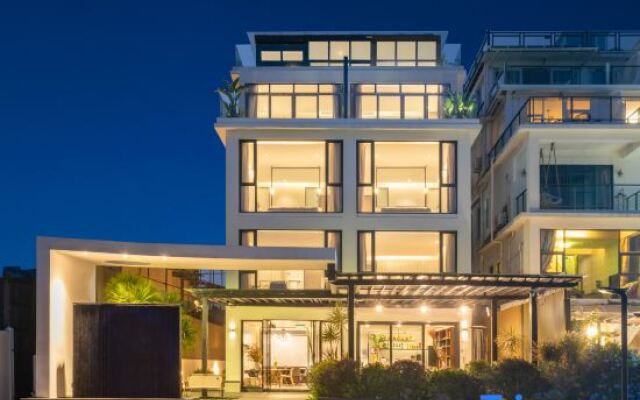 Sea view villa at the end of the field