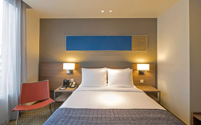 Отель Holiday Inn Express Bangkok Sathorn