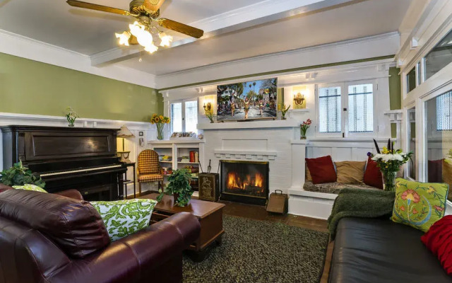 Old Yacht Club Inn Vacation Rentals