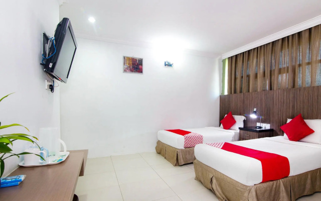 Super OYO 443 Crystal City Hotel