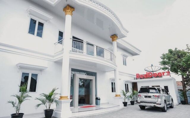RedDoorz Syariah near Transmart Lampung