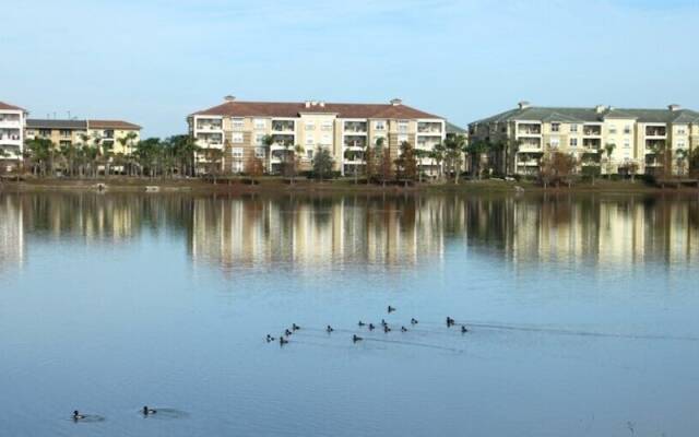 Lake View Paradise 3 Bedroom Condo by Redawning