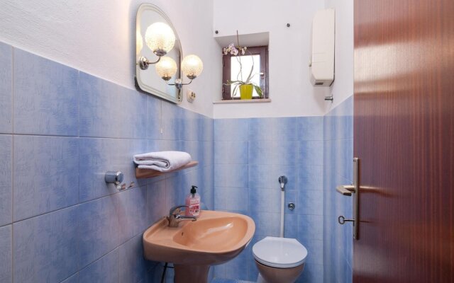 Stunning Home in Pucisca With 3 Bedrooms and Wifi