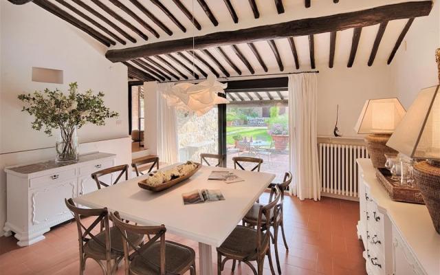 Villa in Castellina w Pool Garden Winery