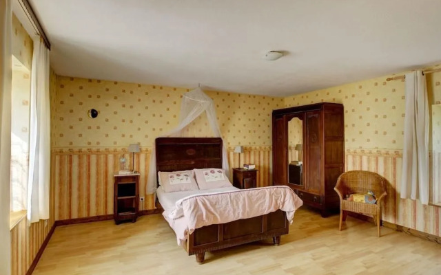 Quaint Holiday Home for 6 in Vanne