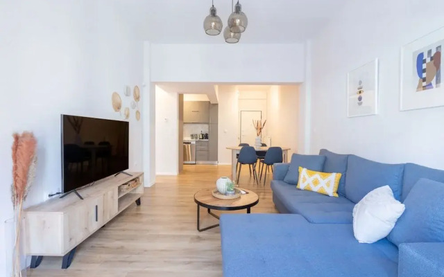 Urban Comfort 2 Bdrm Next to Metro