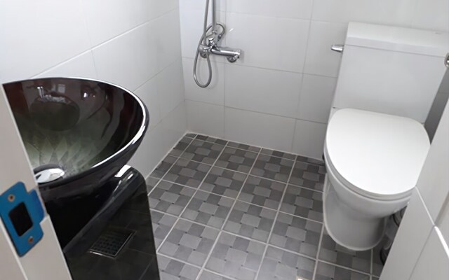 Jeju Kkamang House Pension