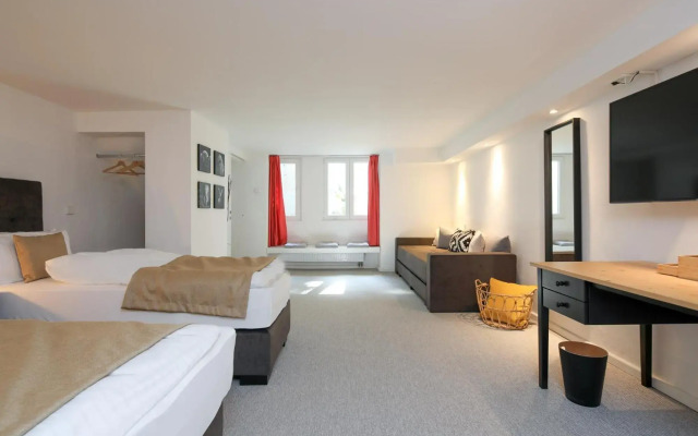 5 Personen Altbau nahe Kurfürstendamm