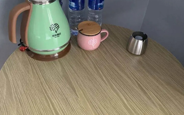 Life Hotel (Ouzhuang Metro Station)