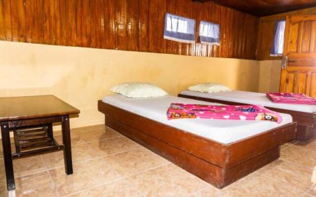 Reggae Guest House Tuktuk