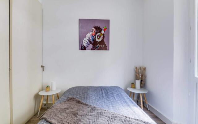 Beautiful Modern 2 Bedroom Apartment in Center