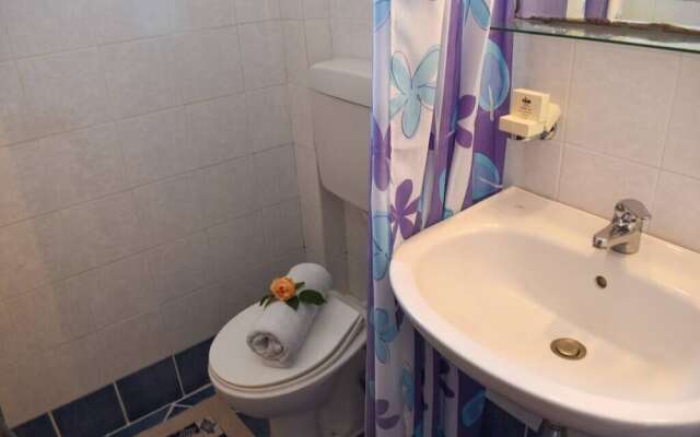 Spacious studio just 150m to the beach