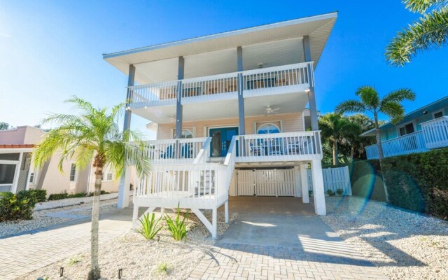 The Deckhouse by AMI Locals