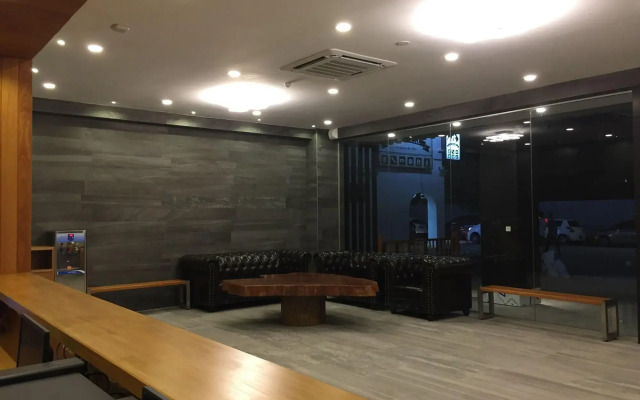 Frame Hotel