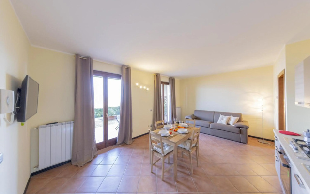 Riva del Sole Apartment with Garden