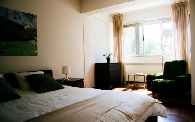 Typical Apartment in Lisbon, Campo Grande (Parking included)