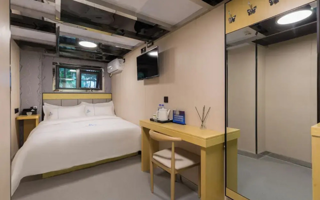 DequanHotel ShifoyingSubwayStationBranch